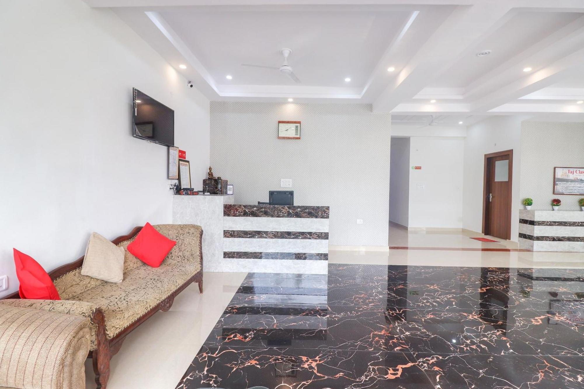 فندق أو واي أو 62646 تاج كلاسيك Tājganj المظهر الخارجي الصورة